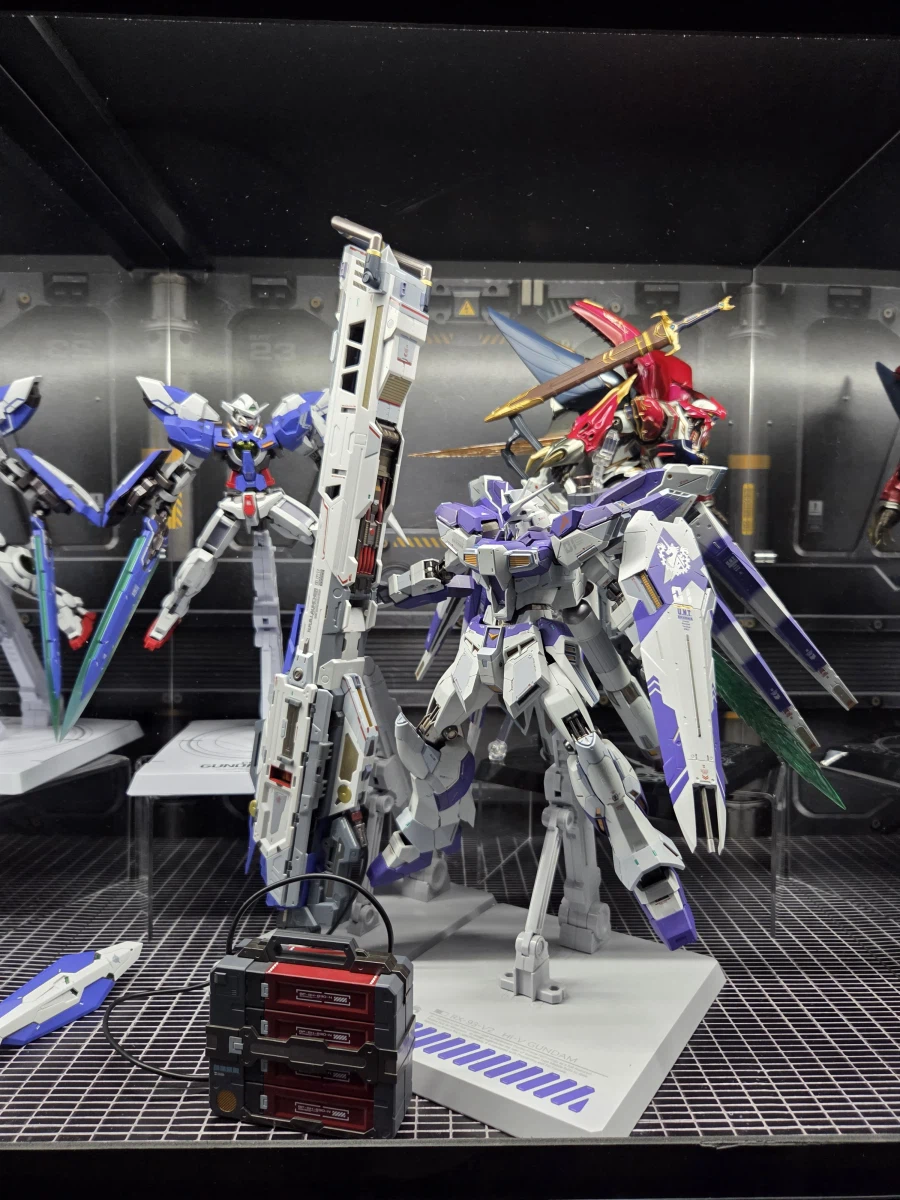 연휴 기념 장식장 재배치 중_6.webp