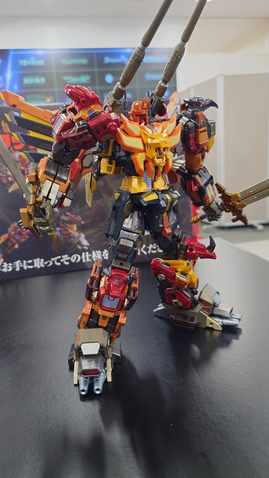 [타카라토미] 트랜스포머 강철기신 프레데킹 터치앤트라이 다리 가동 영상_5.webp