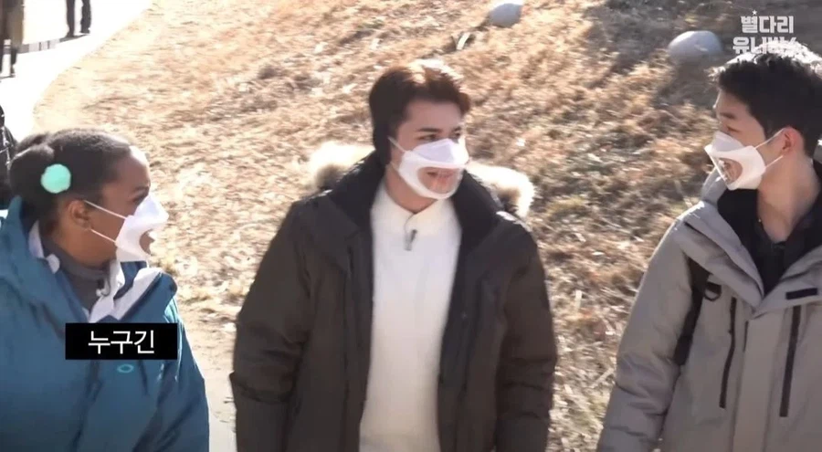 ??? : 이 성벽은 왜구의 침입을 막기위해 쌓은 것으로.._4.webp