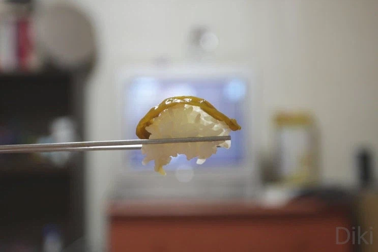 오른쪽 보고 꺼내본 캔 장조림 류_4.webp