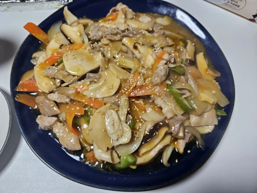 니들 내가 집에서 만든 음식 먹으라면 먹음?_1.webp