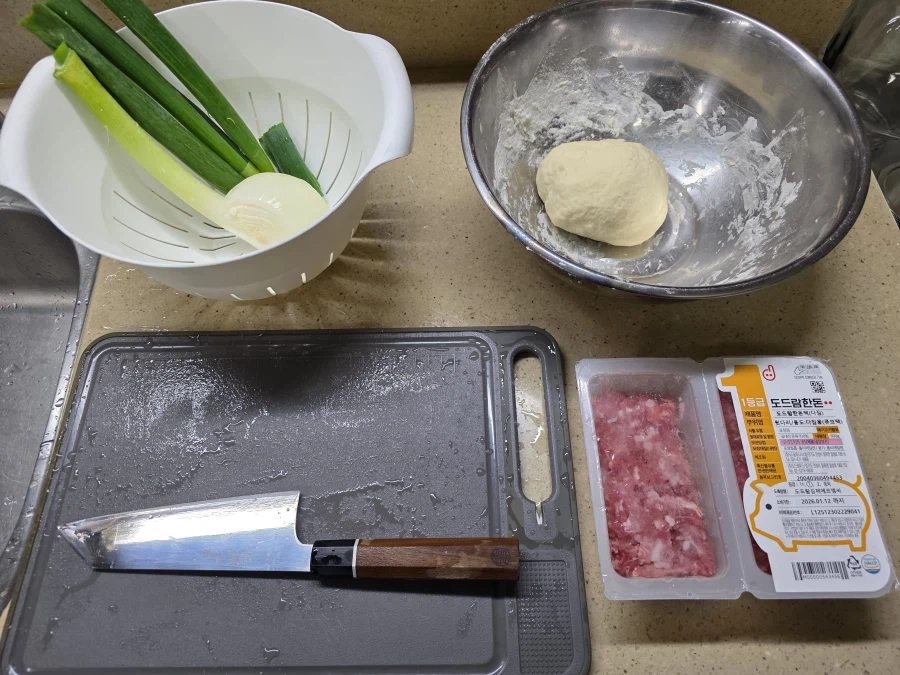 당직서며 해먹는 점심 손만두 손칼국수_1.webp