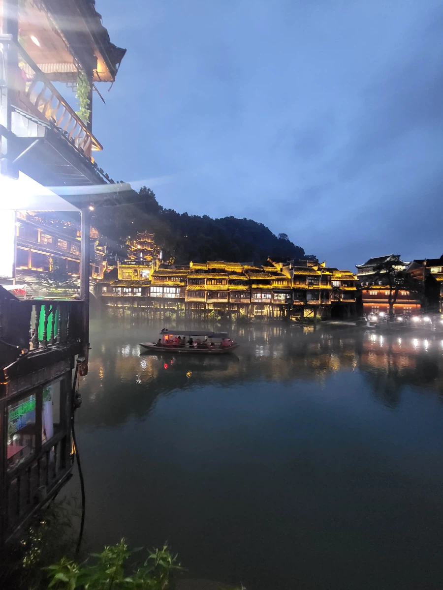 [요모] 부모님과 장가계 효도여행, 전용차량으로 편하게! 106만원 #봉황고성_1.webp