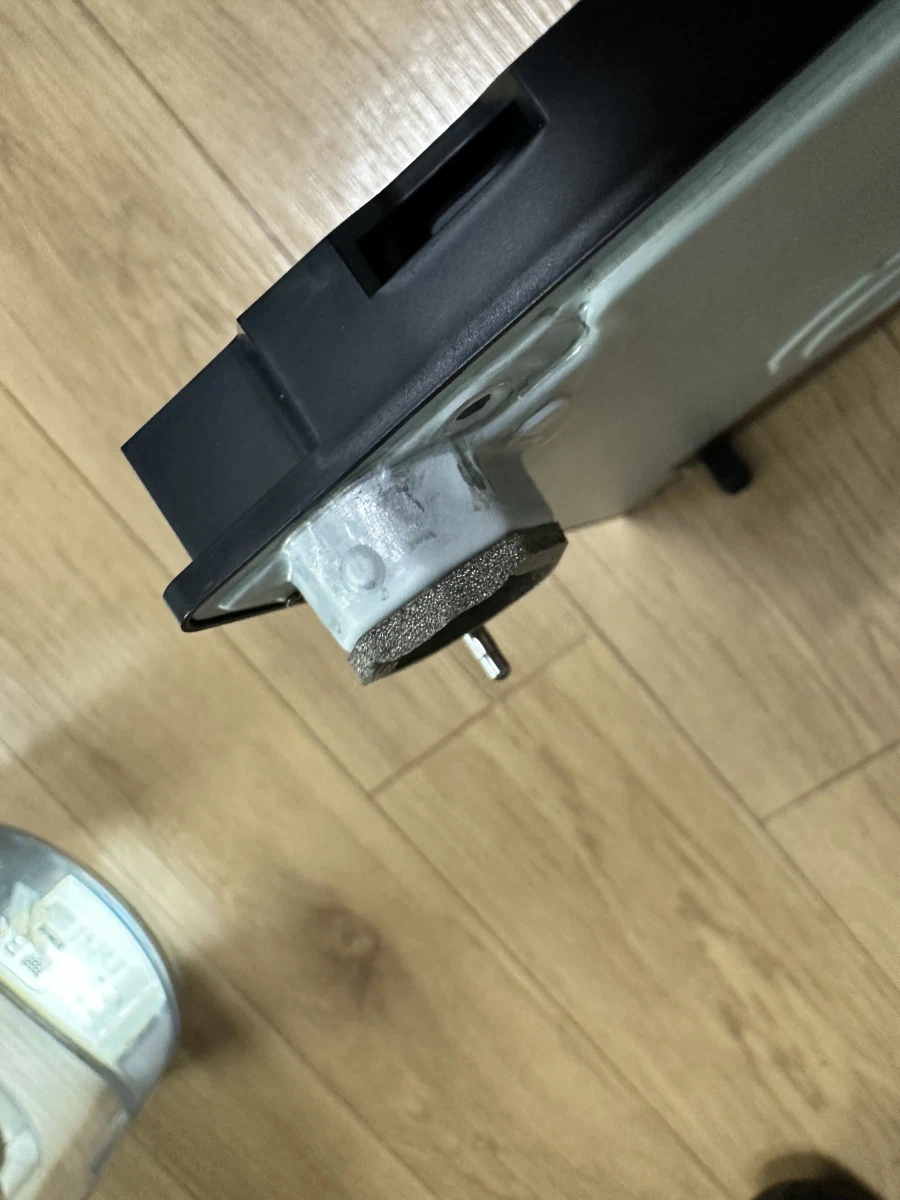 ps5 디스크드라이브 주문했는데 누가 쓰던것 같은 상태입니다_1.webp