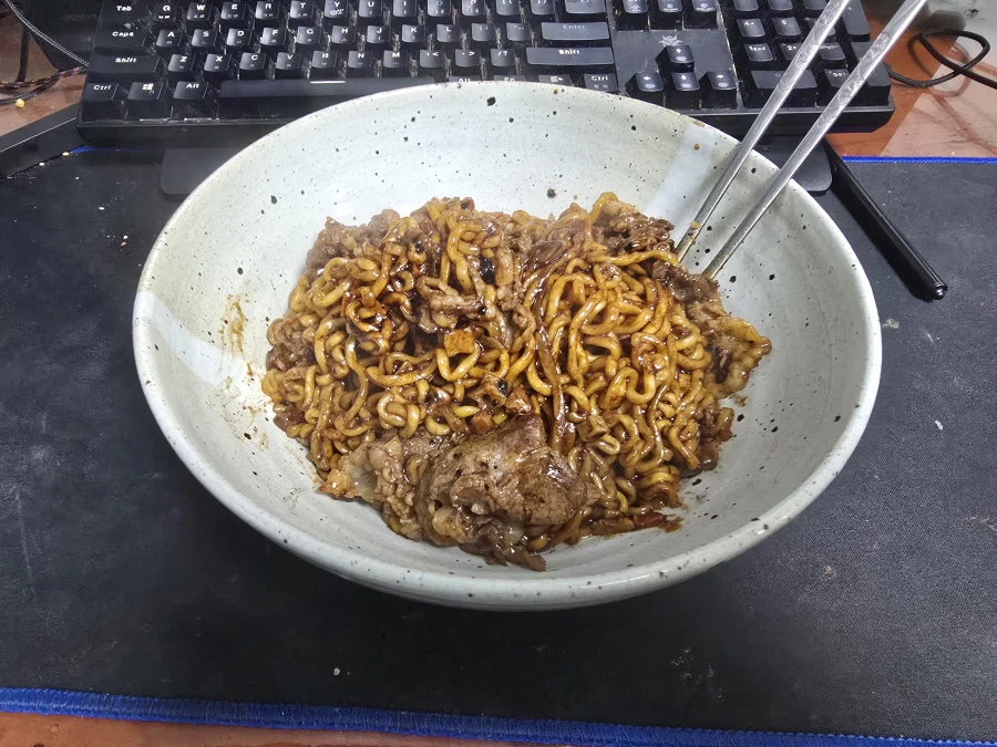 [돼억시니] 우삼겹 짜빠게티를 만들었습니다_1.webp