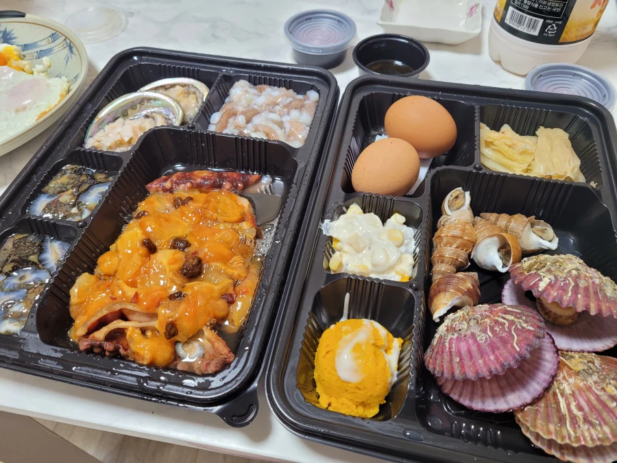 해산물 모듬이랑 굽네치킨_1.webp