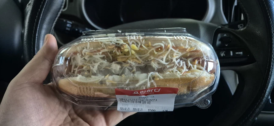 롯데마트에서 15핫도그와 커피콩빵을 먹어봤습니다._2.webp