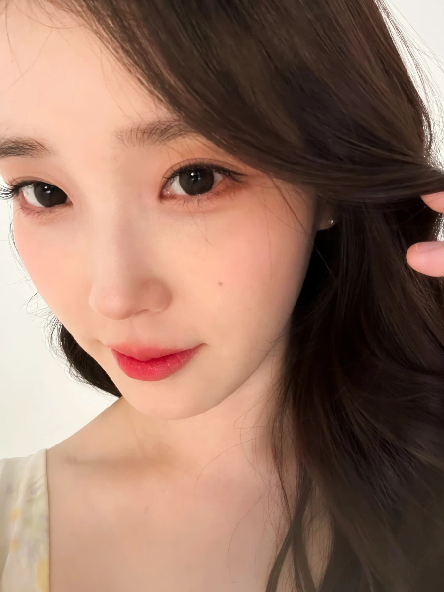 2026.02.24 아이유 인스타그램 사진 보정_6.webp