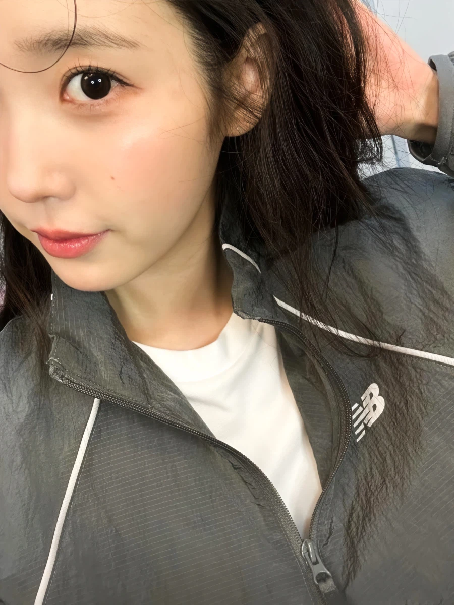 2026.02.24 아이유 인스타그램 사진 보정_7.webp