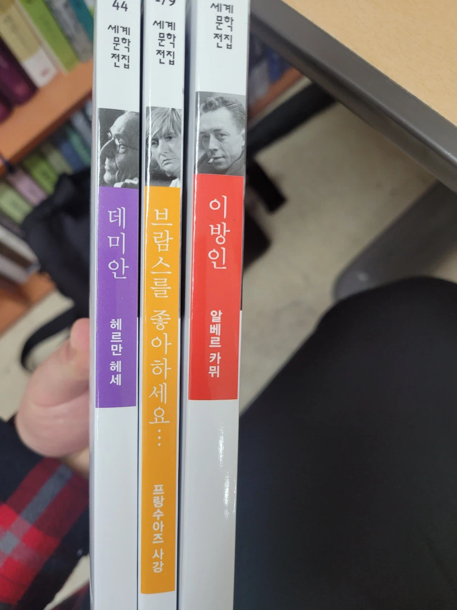 바로 위 선배 졸업선물 챙겨줬다가 사람들 웃음벨 터짐_1.webp