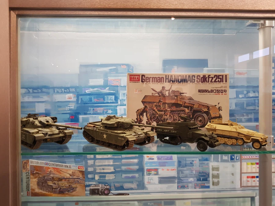 [아카데미 과학] 故 김순환 회장님 추모전 사진 - 교재사 / 집무실_20.webp