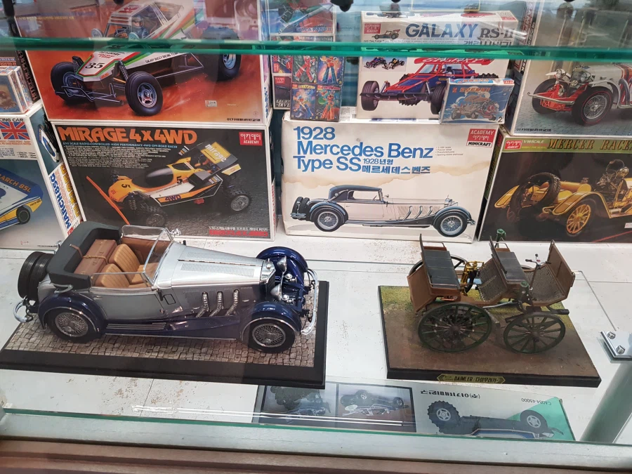 [아카데미 과학] 故 김순환 회장님 추모전 사진 - 교재사 / 집무실_25.webp