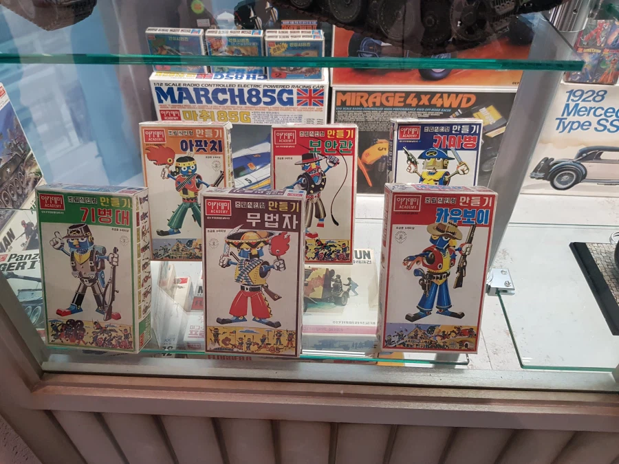 [아카데미 과학] 故 김순환 회장님 추모전 사진 - 교재사 / 집무실_18.webp