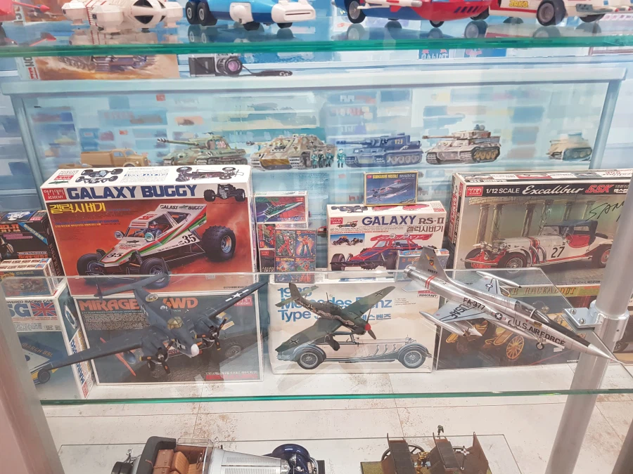 [아카데미 과학] 故 김순환 회장님 추모전 사진 - 교재사 / 집무실_24.webp