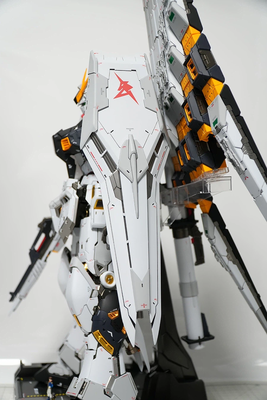 PGU RX-93 뉴건담 도색완성_20.webp