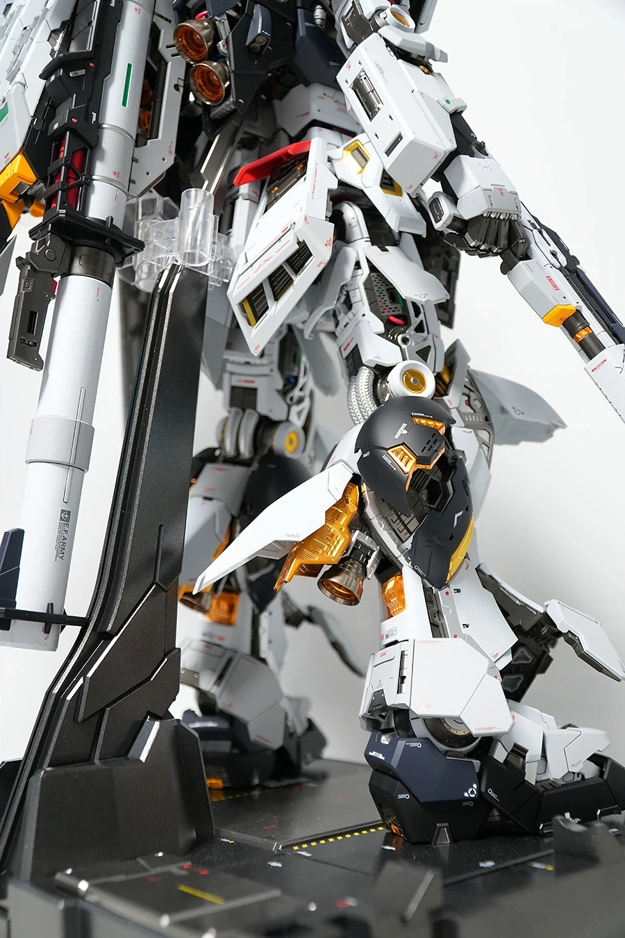 PGU RX-93 뉴건담 도색완성_57.webp