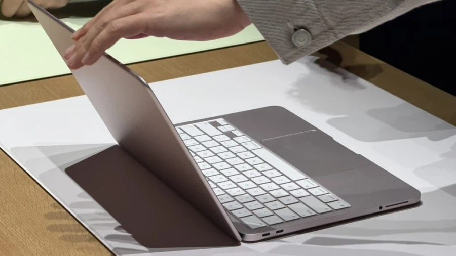 애플 맥북 네오 모델, 전 색상 실기 이미지_2.webp