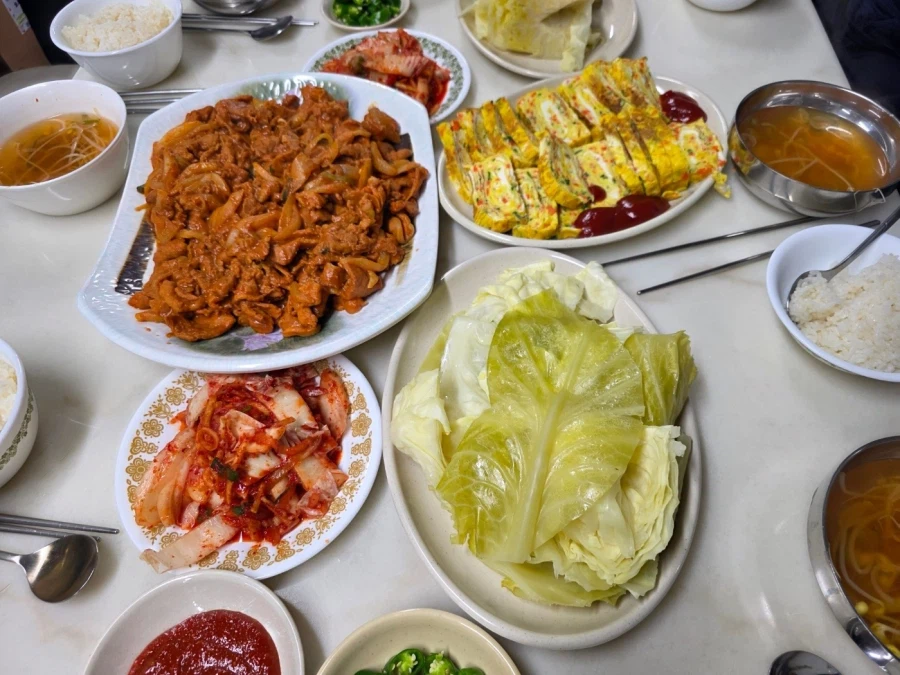 직장에서 3천원씩 걷어서 해먹는 점심 양배추쌈밥_12.webp