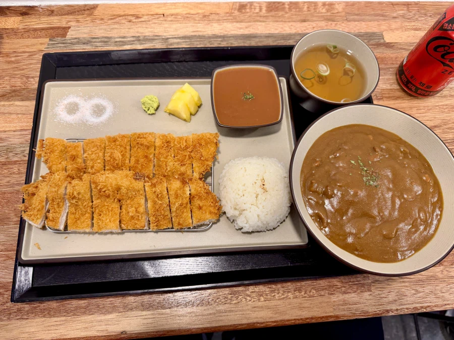 돈까스와 카레우동 그리고 빵_1.webp