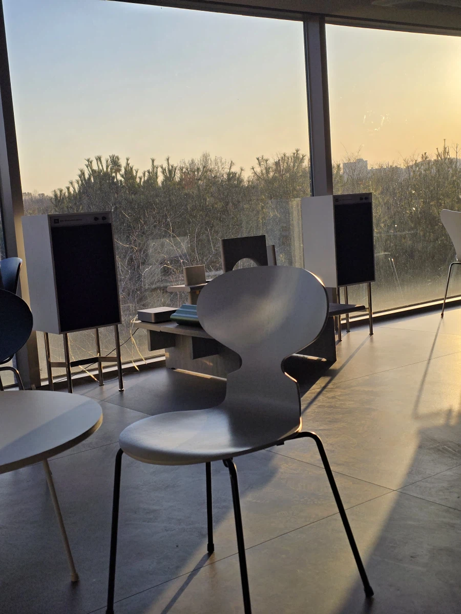 모험하다 발견한 카페.jpg_2.webp