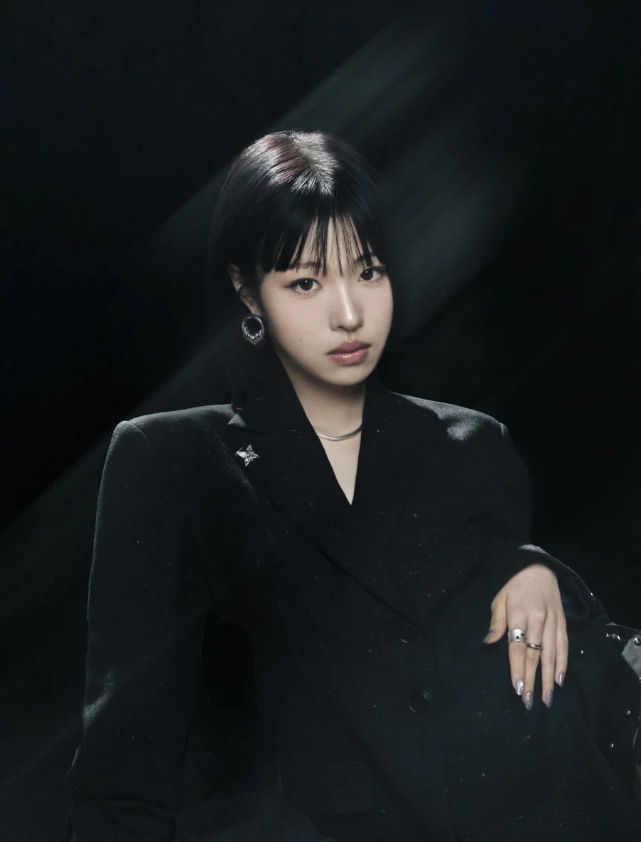 [앳하트] Shut Up MV 비하인드 + Butterfly Doors 컨셉포토_10.webp