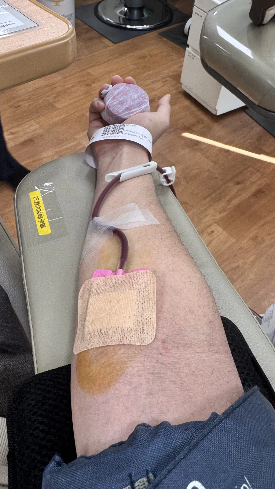 돼억시니)헌혈 후에는 초코파이와 버거킹_1.webp