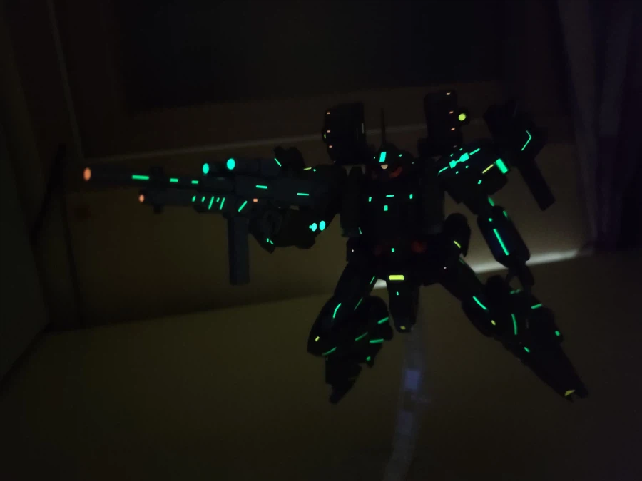 HG 리벤볼프 축광테이프 작업후 찍어본 간단 액션샷들입니다._8.webp