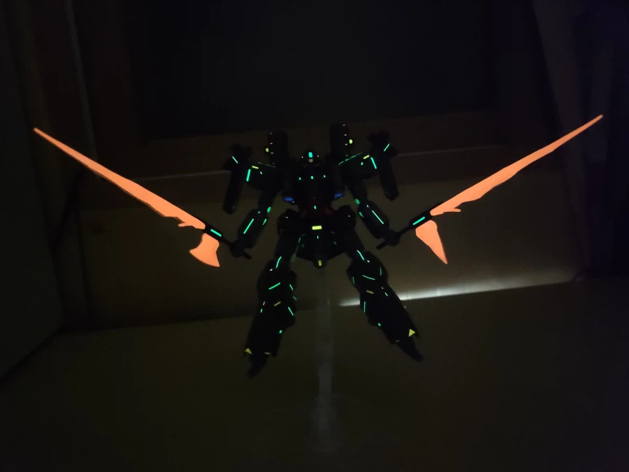 HG 리벤볼프 축광테이프 작업후 찍어본 간단 액션샷들입니다._10.webp