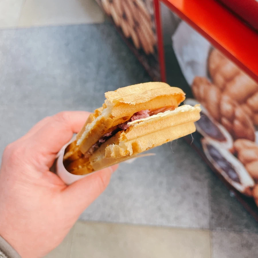 돼억시니) 길거리(?) 와플과 사라다_3.webp