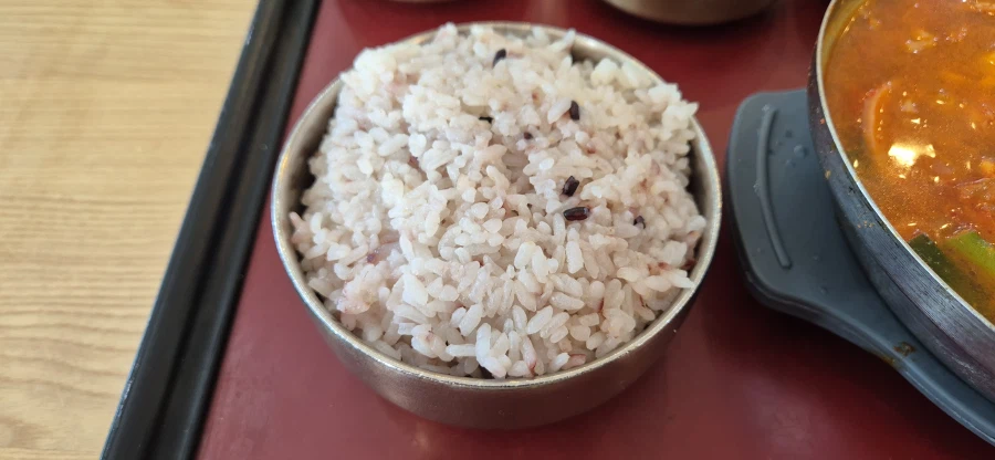 장안 휴게소에서 간만에 놀부부대찌개를 먹고 왔습니다._3.webp