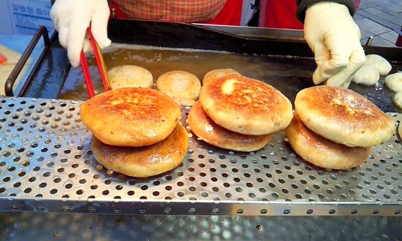 요즘 대유행 중이라는 상하이 버터떡.jpg_3.webp