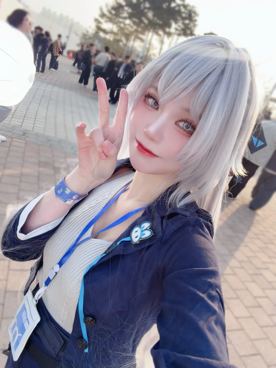 [붕괴3] 오피스룩 브로냐 코스프레_8.webp