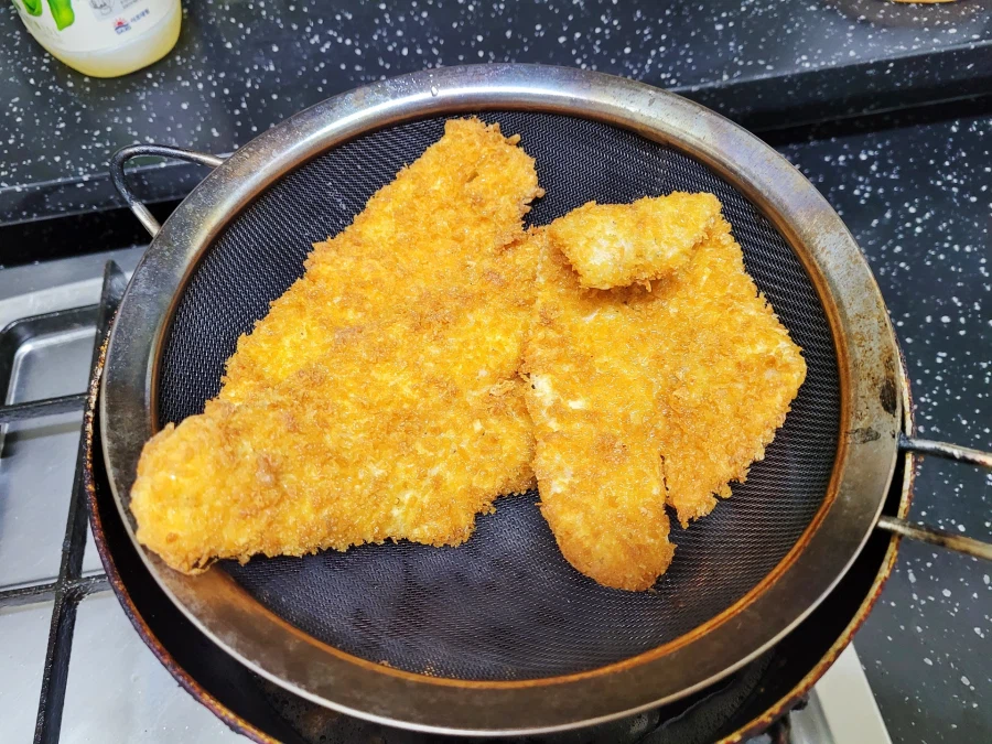 직접 맹근 생선까스와 타르타르소스_4.webp