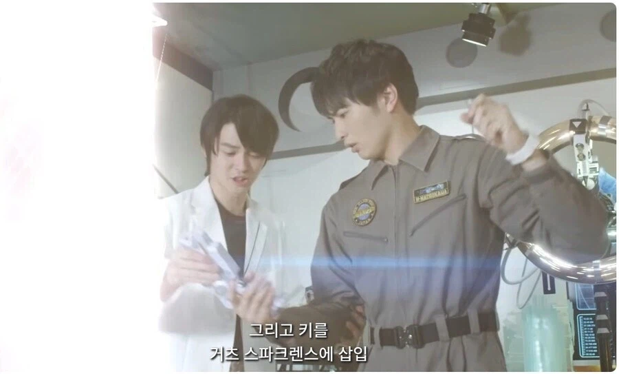 울트라맨 다른 작품의 변신기를 쓰면 생기는 문제.webp_3.webp