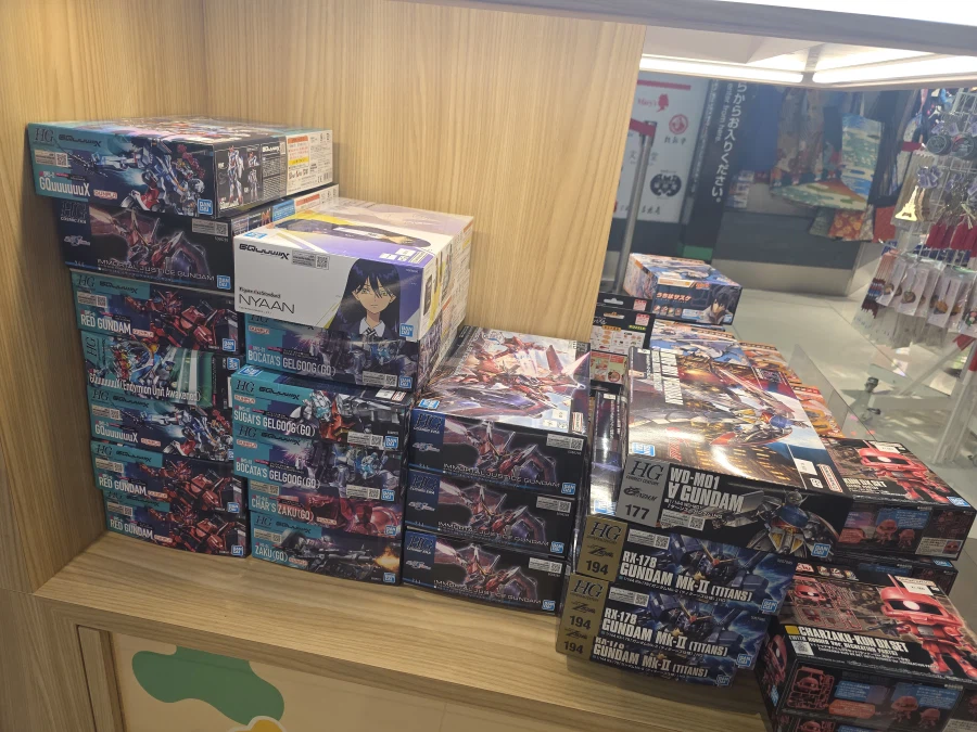 어제 나리타공항 면세점 건프라들_3.webp