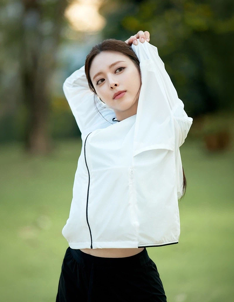 [있지] 유나 솔로 MV 티저2 + 다이나핏 팝업 & 로피시엘 화보_15.webp