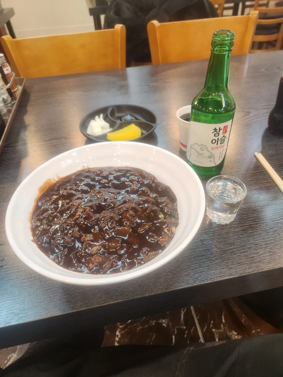 짜장면 혼술_1.webp