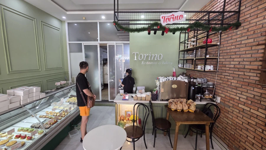 베트남) 유명한 빵집 이래서 와봣는데 애매하네_1.webp