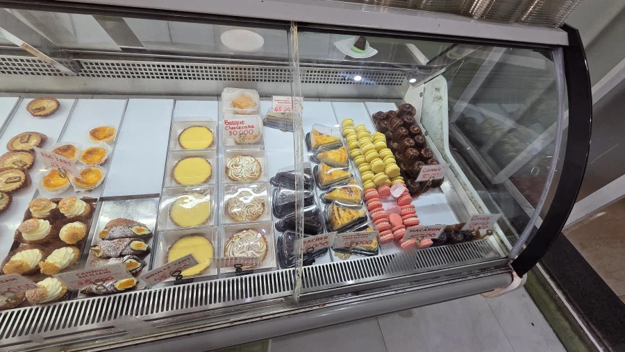 베트남) 유명한 빵집 이래서 와봣는데 애매하네_4.webp