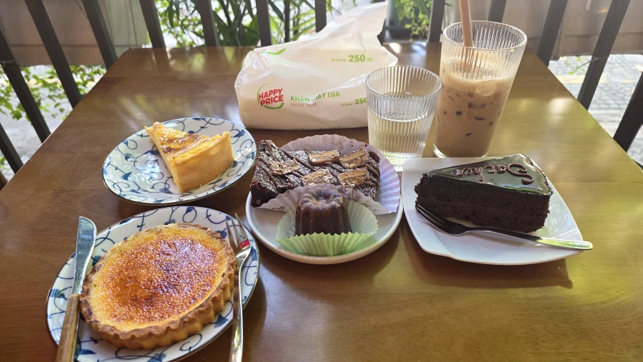 베트남) 유명한 빵집 이래서 와봣는데 애매하네_8.webp