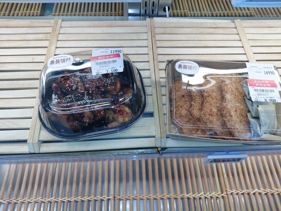 포크 or 치킨_1.webp