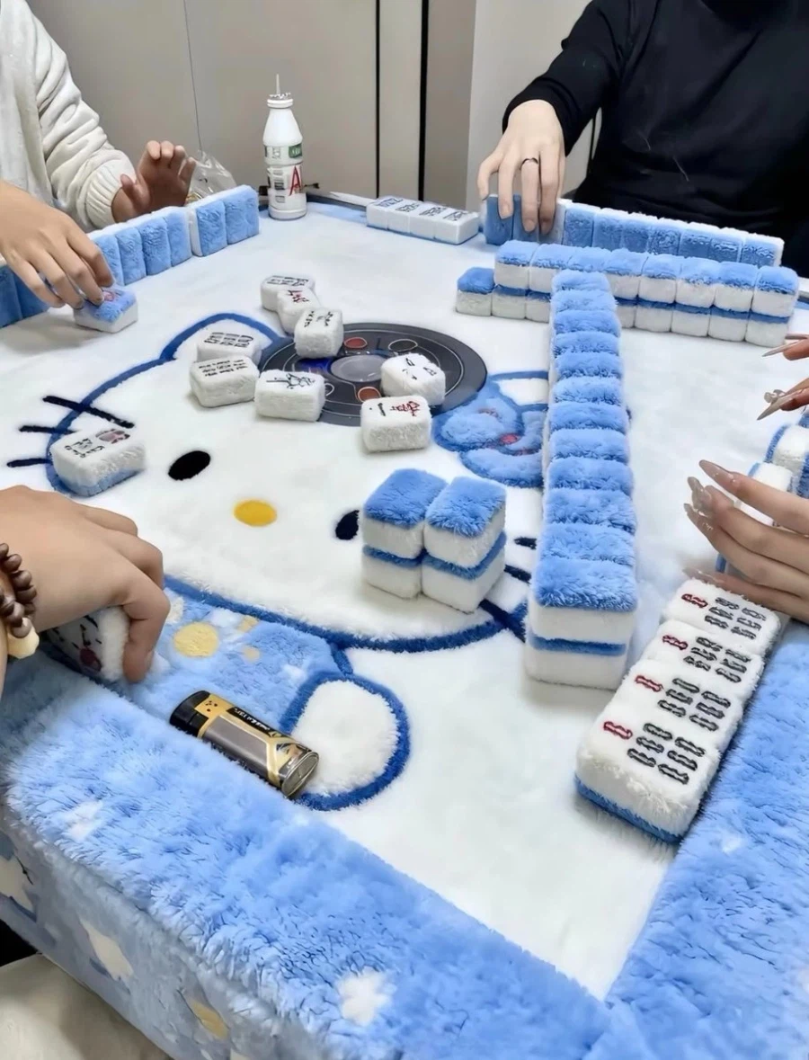 푹신푹신한 헬로키티 스킨을 씌워 본_1.webp