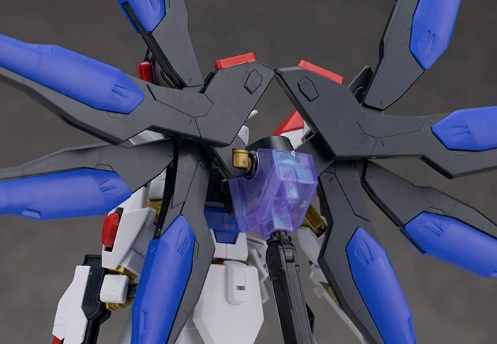 HGCE 1/144 스트라이크 프리덤 건담 2식 해외 리뷰 (스크롤 주의)_70.webp