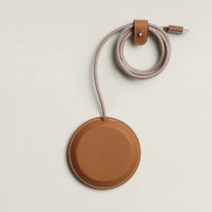 에르메스, 가죽 맥세이프 듀오 충전기 등 공식 발표 (3,725달러 부터)_2.webp