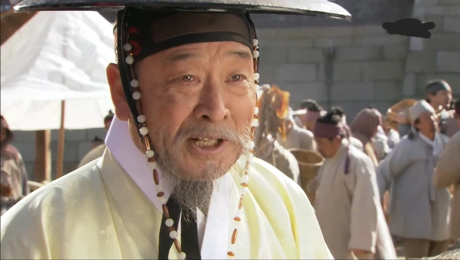 정치이야기 하자는 노인네 때문에 미치겠다_1.webp