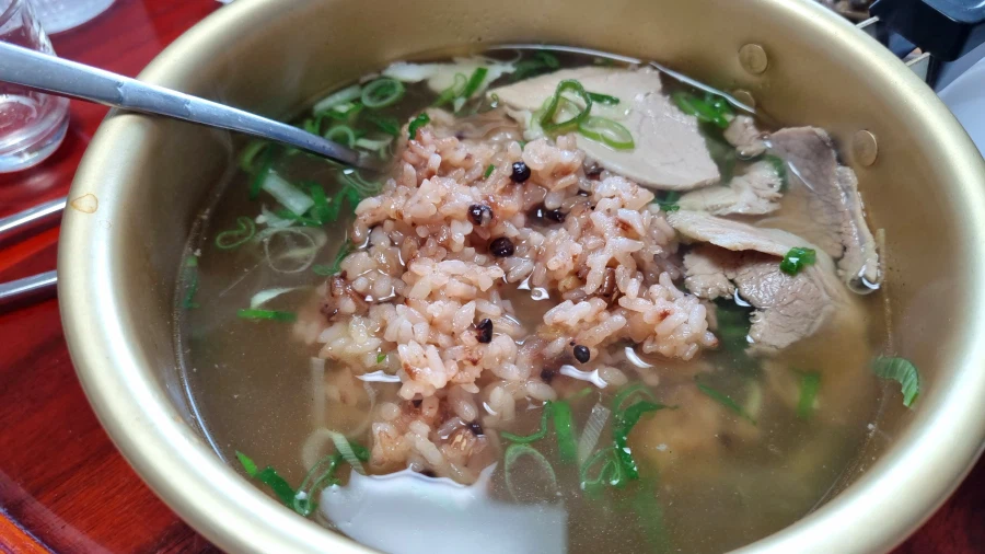 돼지곰탕?을 사 먹어 봤습니다_4.webp