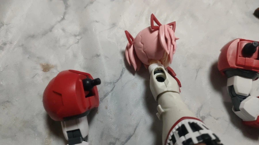 30MP 카나메 마도카 교복 Ver 가조립 + HG 타이터스 조합 사진_8.webp