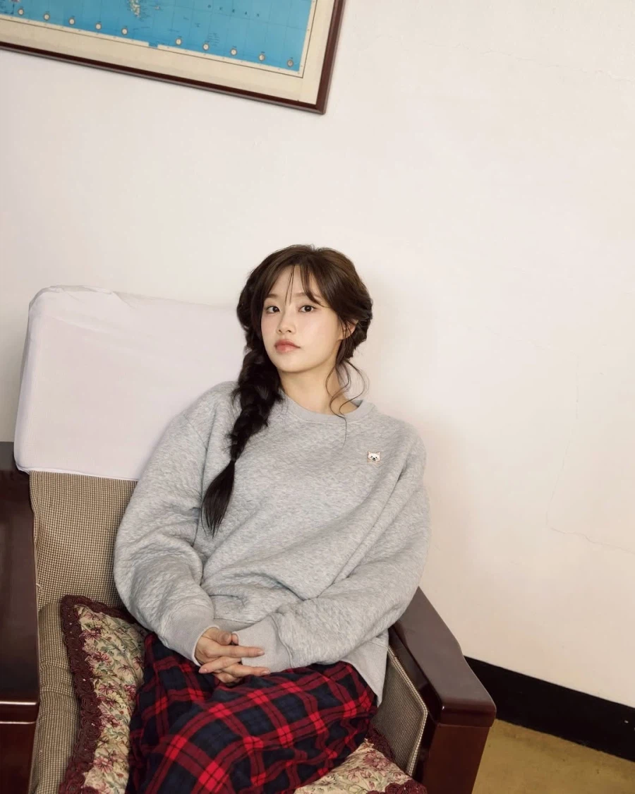 [츄] BYC 광고 촬영 비하인드 : 귀여운 지우 보여줘도 돼?_14.webp