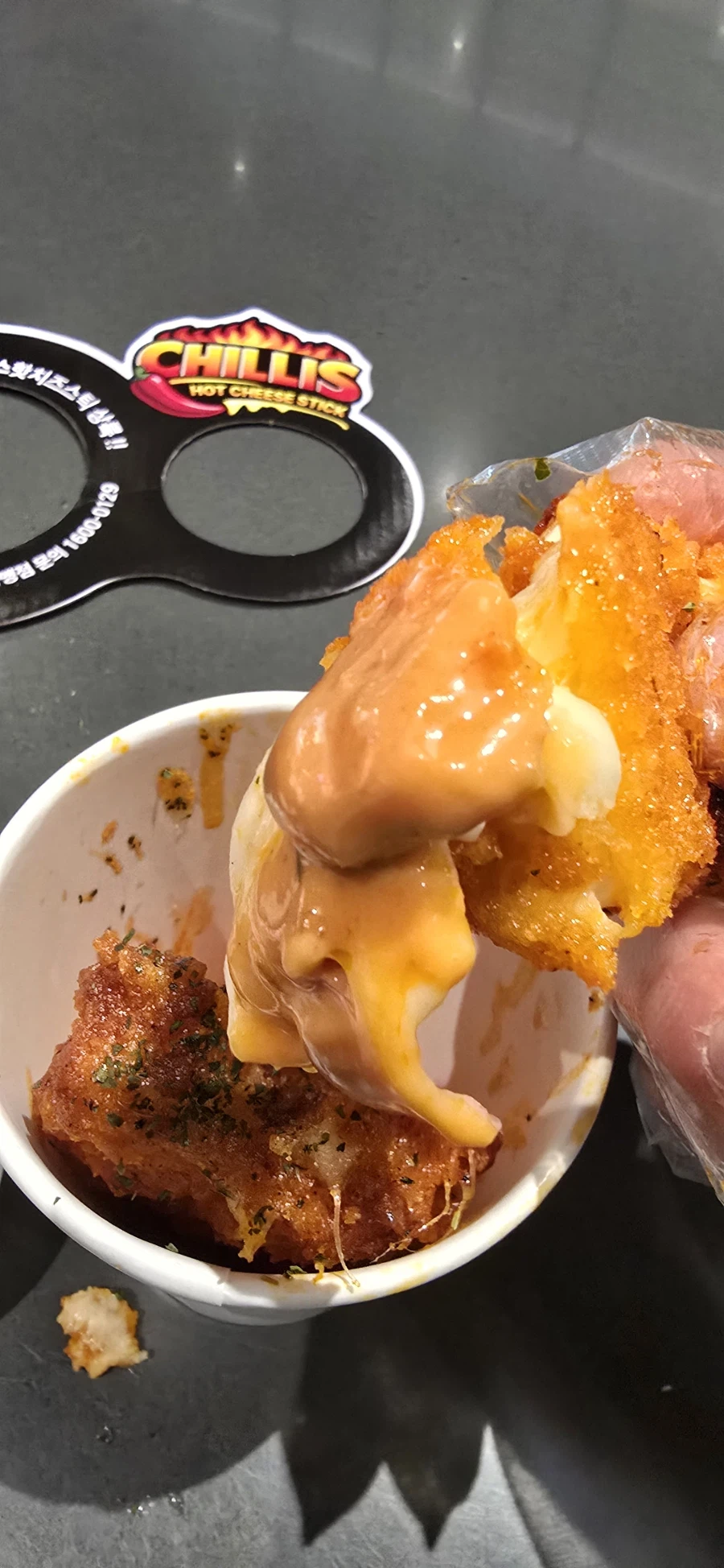 칠리스 핫치즈스틱_8.webp
