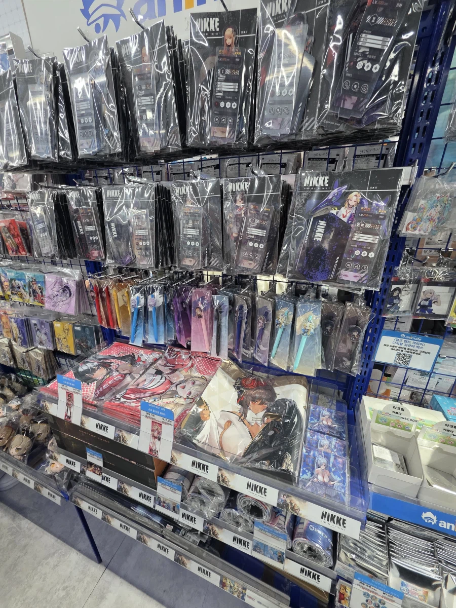 홍대 애니메이트 구경왔는데 웃음공격당함_2.webp